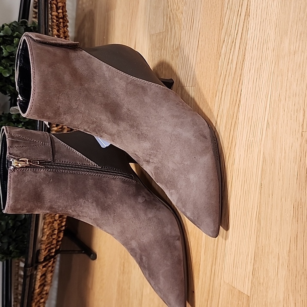 NWT Aerosoles Levanto Fashion Boot Leather Upper Women's Size 5.5